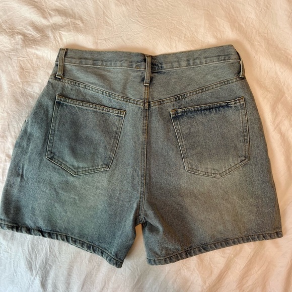 Cross button fly medium length denim shorts. - Picture 3 of 3